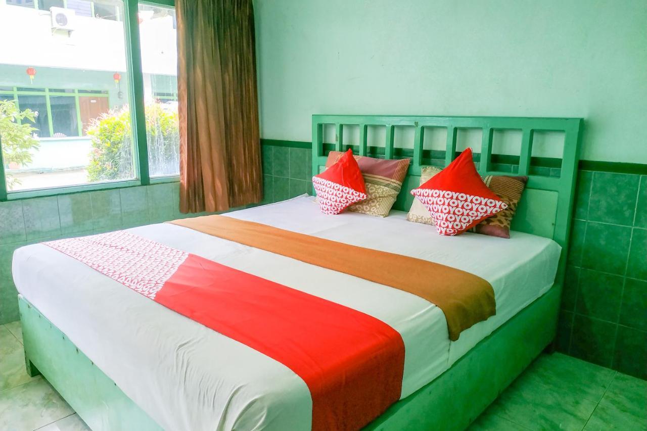 Super Oyo 3098 Hotel Sahabat Baru Singkawang Exterior foto