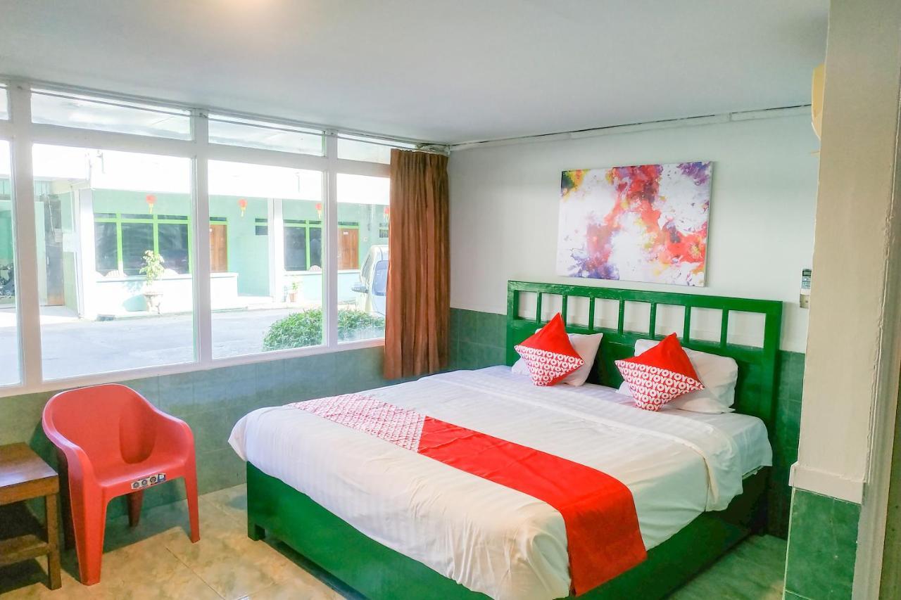 Super Oyo 3098 Hotel Sahabat Baru Singkawang Exterior foto