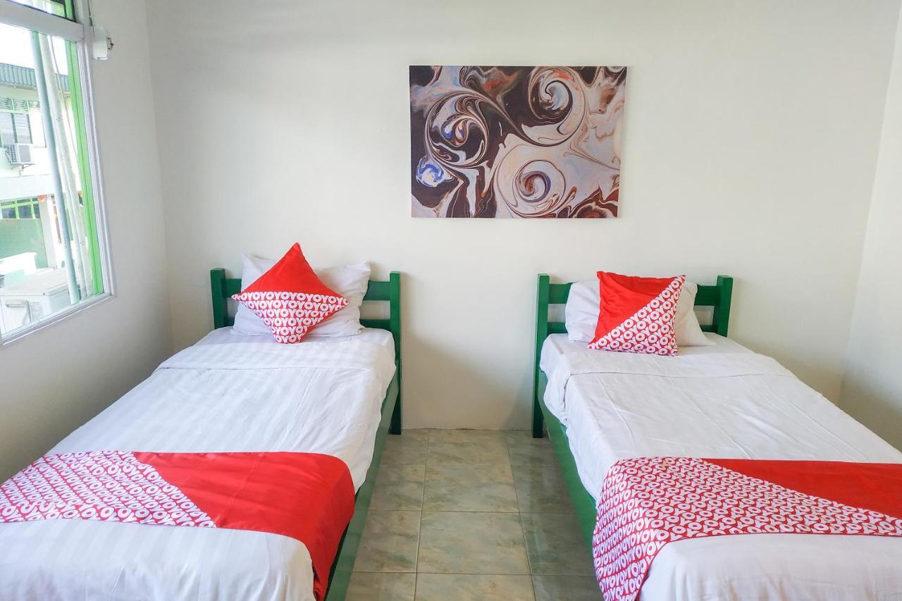 Super Oyo 3098 Hotel Sahabat Baru Singkawang Exterior foto