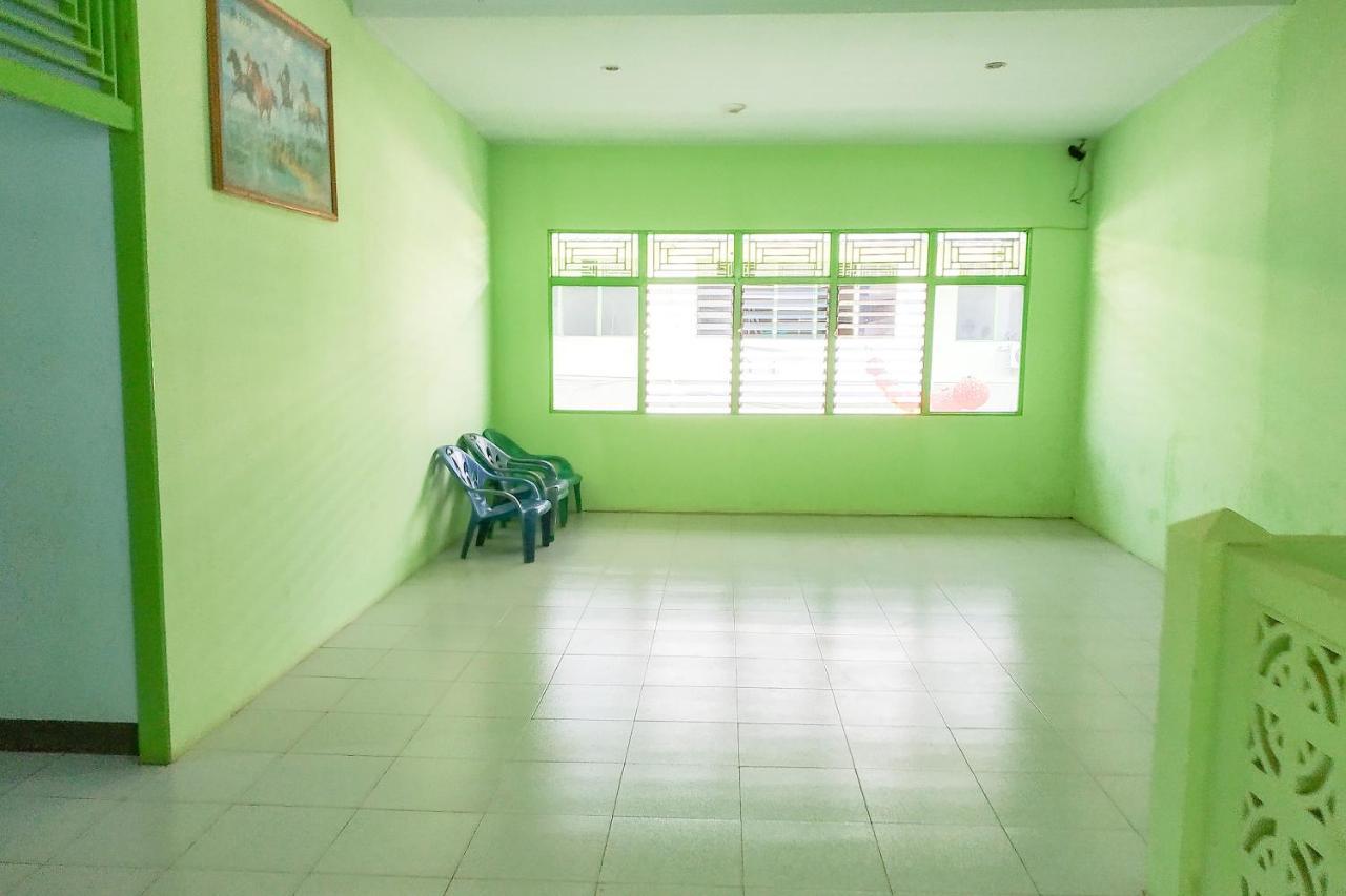 Super Oyo 3098 Hotel Sahabat Baru Singkawang Exterior foto