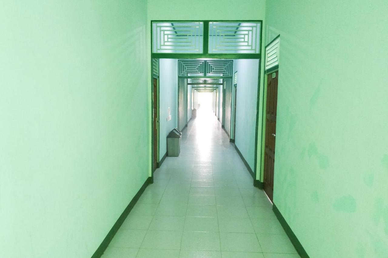 Super Oyo 3098 Hotel Sahabat Baru Singkawang Exterior foto