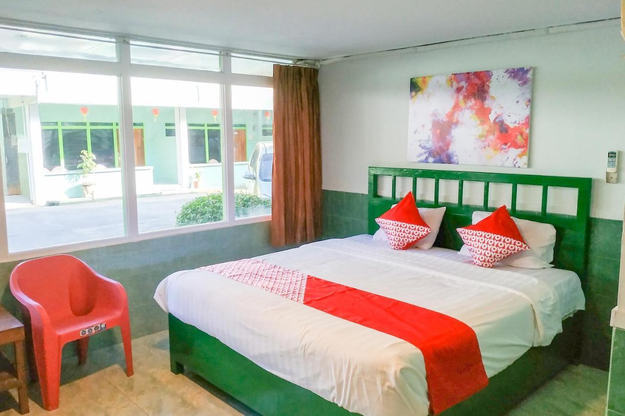 Super Oyo 3098 Hotel Sahabat Baru Singkawang Exterior foto
