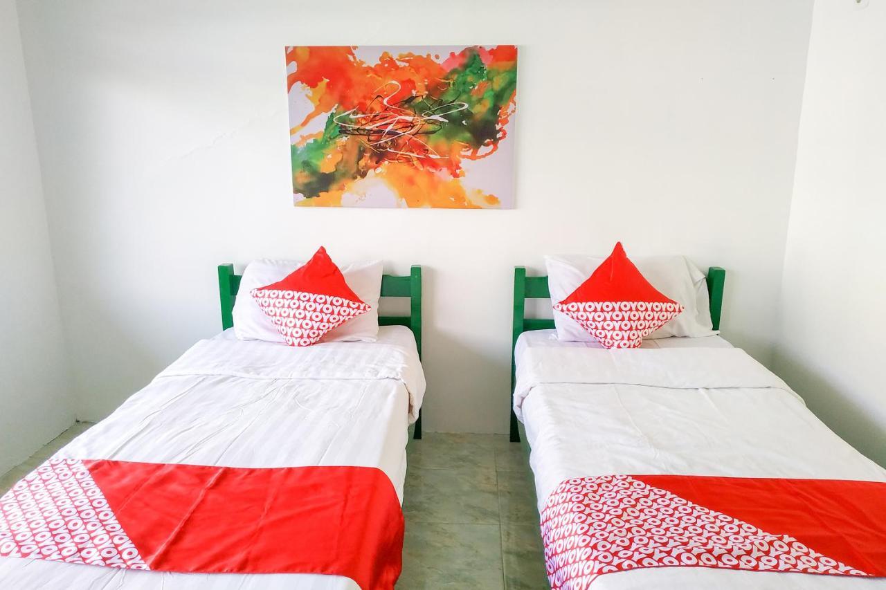 Super Oyo 3098 Hotel Sahabat Baru Singkawang Exterior foto